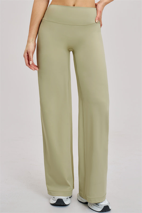 The Dynamic T-shirt Straight Leg Pants 2-Piece Set
